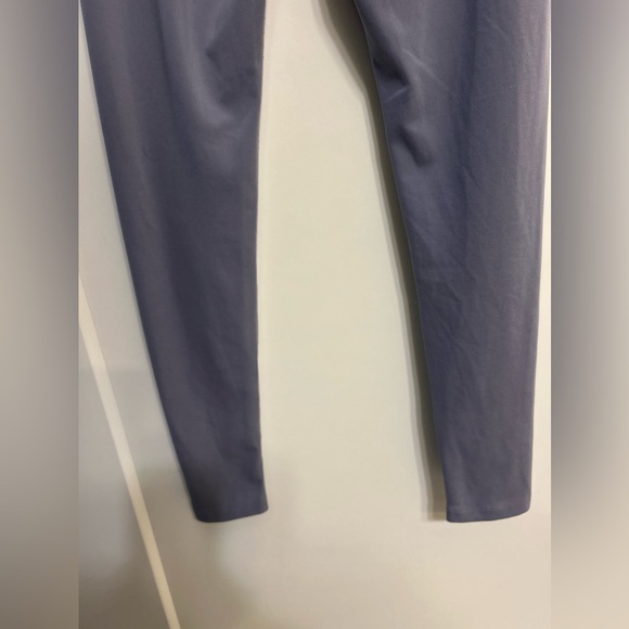 Girlfriend Collection Compressive 7/8 Leggings in Seaglass - Picture 8 of 10